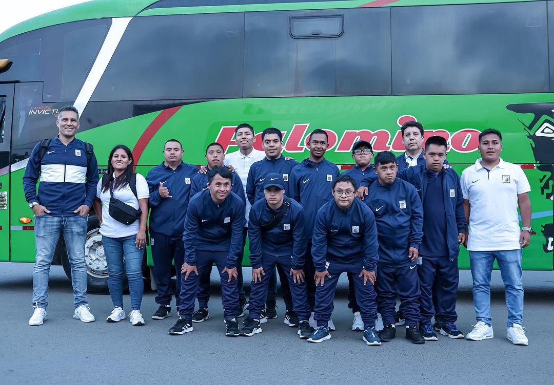 Leao Butrón viajó a Uruguay con el equipo de Futsal Down de Alianza Lima. | Foto: Instagram