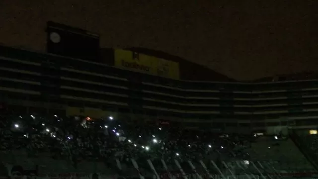 Estadio Monumental a oscuras