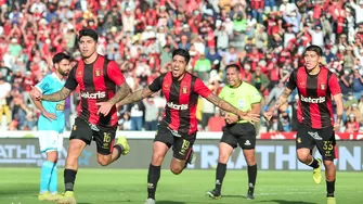 Melgar superó 2-0 a Cristal en la ida de la semifinal 