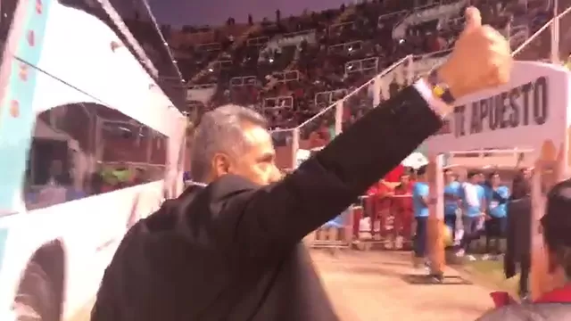 Melgar vs. Alianza Lima: la ovación del hincha rojinegro al DT Hernán Torres