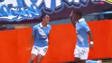 Michael Hoyos marcó el 3-1 de Sporting Cristal vs Atlético Grau tras fuerte cabezazo
