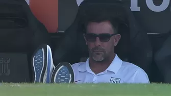 Tras la derrota ante Deportivo Cali en la Tarde Blanquiazul, el futuro del técnico argentino quedó en duda para lo que resta de la Liga1 Te Apuesto 2026. | América TV
