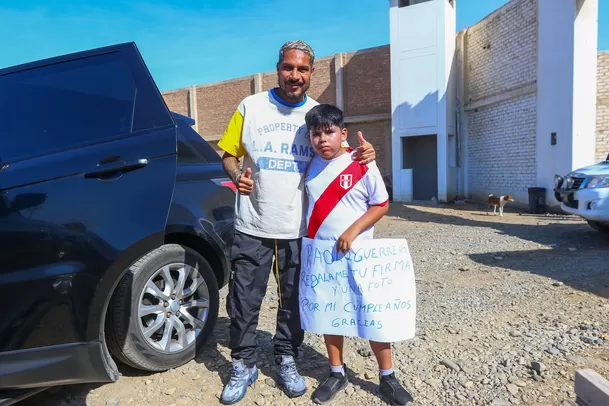 Enorme gesto de Paolo Guerrero. | Foto: UCV