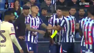 Paolo Guerrero le rechazó la banda de capitán a Renzo Garcés al ingresar al Alianza Lima vs UTC