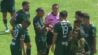 Paolo Guerrero se fue contra el árbitro tras derrota de Alianza