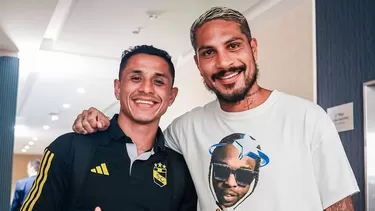 Yohshimar Yotún junto a Paolo Guerrero en Trujillo. | Foto: amelgarejob