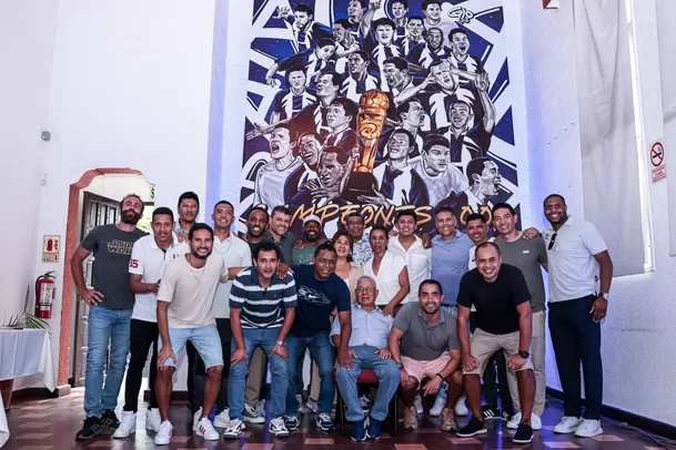 Imagen de los jugadores que estuvieron presentes en el reencuentro por los 20 años del título del 2003 / Foto: Alianza Lima