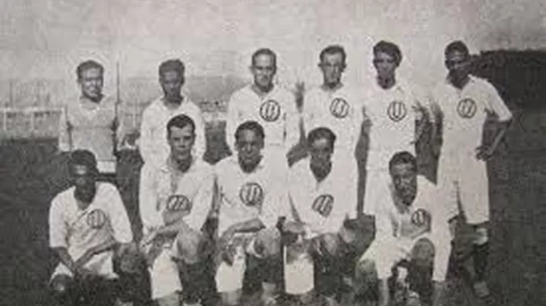 Primera camiseta de Universitario de Deportes