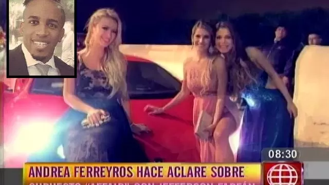 La modelo se tomó foto en el auto del delantero.