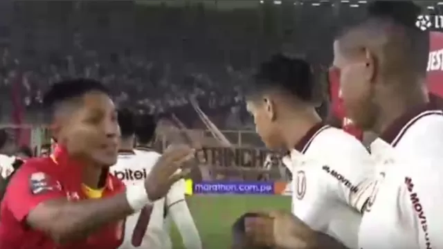 Raúl Ruidíaz dio cálidos saludos a los jugadores de Universitario previo a partido por la Liga 1 / Fuente: L1 MAX