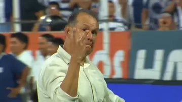 Reynoso realizó gestos luego de caer ante Alianza Lima en Matute