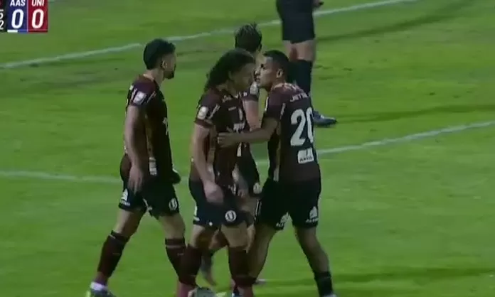 Anulo Riveros anotó el 1-0 de Universitario pero árbitro lo anuló | América ...