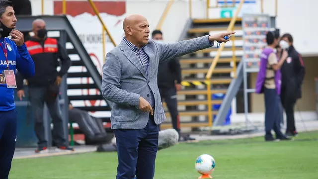 Roberto Mosquera calienta la final entre Alianza Lima y Sporting Cristal