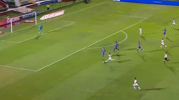 Ruidíaz dio impresionante pase en gol que fue anulado para Grau
