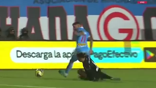 Sebastián Britos se equivocó en su salida y casi le cuesta gol en contra a Universitario / L1 MAX