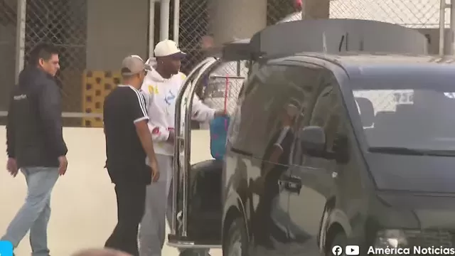 El delantero llegó al país y hoy tendrá su primer encuentro con el plantel de Universitario. | AD