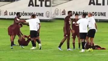 Gassama y Deyverson tuvieron un cruce en el Universitario vs LDU