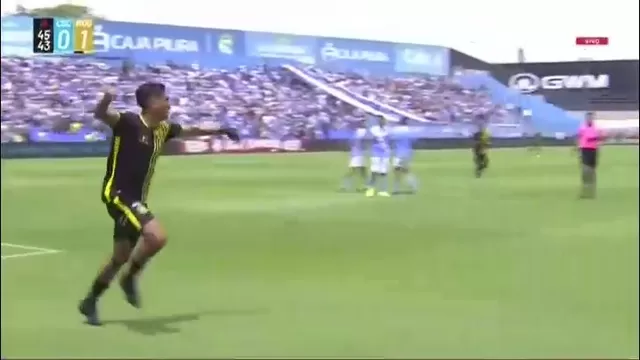 Cristian Mejía aprovechó un error en defensa y marcó para Moquegua ante la salida de Enríquez. | L1 MAX