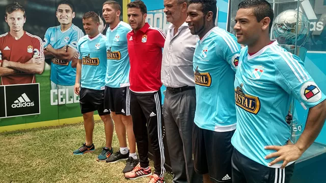 Alberto Rodr&amp;iacute;guez conversando con el DT de Sporting Cristal.-foto-2