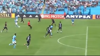 Ortiz definió cruzado, pero estaba en posición adelantada | Video: Gol Perú