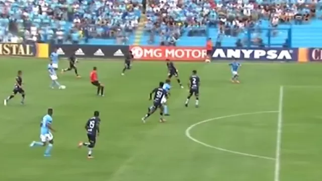 Ortiz definió cruzado, pero estaba en posición adelantada | Video: Gol Perú
