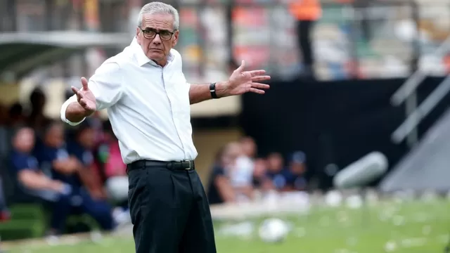 Gregorio Pérez, entrenador uruguayo de 72 años. | Foto: Andina