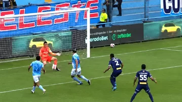 Hernán Barcos cometió terrible ERROR y falló lo que pudo ser su primer gol con Sporting Cristal