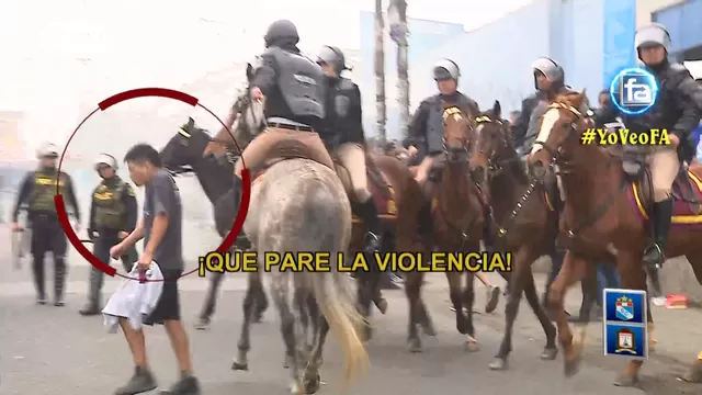 Hinchas de Sporting Cristal fueron golpeados por efectivos policiales. | Video: Am&eacute;rica TV