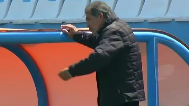 Franco Navarro se enojó con Jean Deza. | Video: Gol Perú