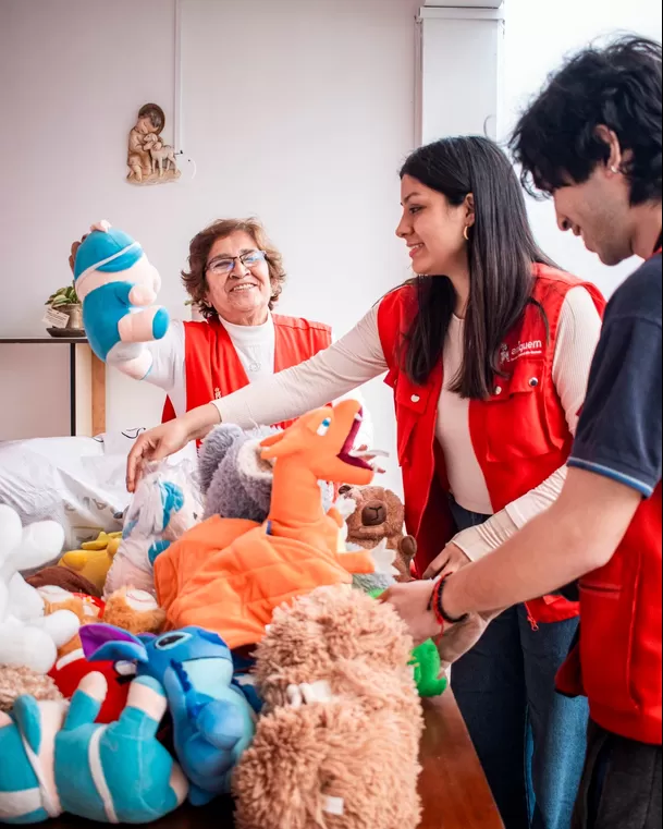 Sporting Cristal llevó alegría a niños de Alinen y Aniquem. | Foto: Sporting Cristal.