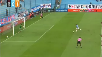 Martín Távara quisp hacer la de 'Panenka' y no pudo darle el empate a Sporting Cristal ante Los Chankas / L1 MAX
