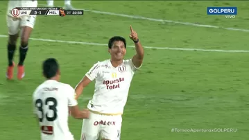 'Tunche' Rivera sacó potente remate para el 3-1 de Universitario