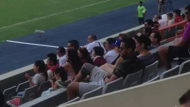 Universitario: así acompañó Raúl Fernández a sus compañeros pese a lesión Universitario: así acompañó Raúl Fernández a sus compañeros pese a lesión