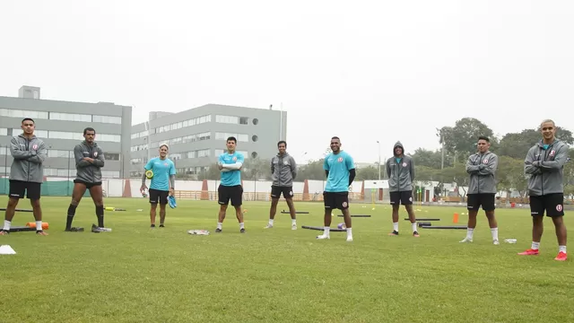 Universitario entrena en el Club Árabe Palestino de cara al reinicio del Apertura. | Foto: Twitter