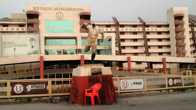 Universitario: ¿Cómo amaneció el Estadio Monumental tras el ataque a la estatua de Lolo?