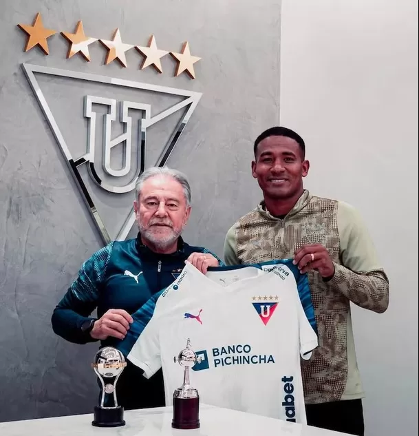 Carabalí fichó por LDU Quito tras dejar Universitario de Deportes. (Foto: LDU Quito) Carabalí fichó por LDU Quito tras dejar Universitario de Deportes. (Foto: LDU Quito)