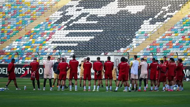 Plantel de Universitario entrenó en el estadio Monumental previo a duelo con Barcelona SC / X