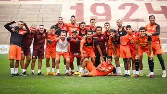 Universitario entrenó y alista viaje a Colombia