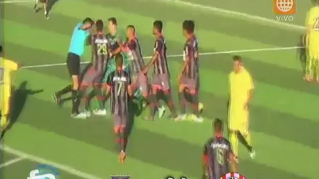Universitario: Exjugador crema lanzó puñete a árbitro en Segunda División