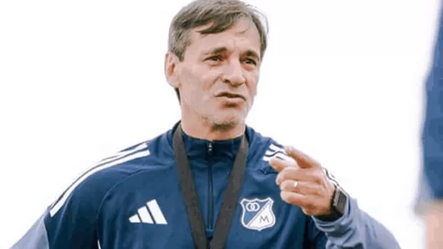 Universitario: Fabián Bustos descartado desde Colombia para volver al banquillo por vínculo contractual. | Foto: Millonarios