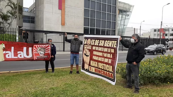 Los hinchas de Universitario protestaron al frente de Indecopi.