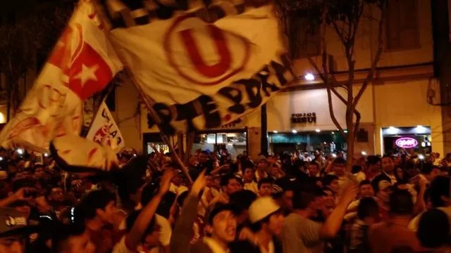 Universitario: hinchas celebraron los 91 en el &#39;Lolo&#39; y Plaza San Martín-foto-10
