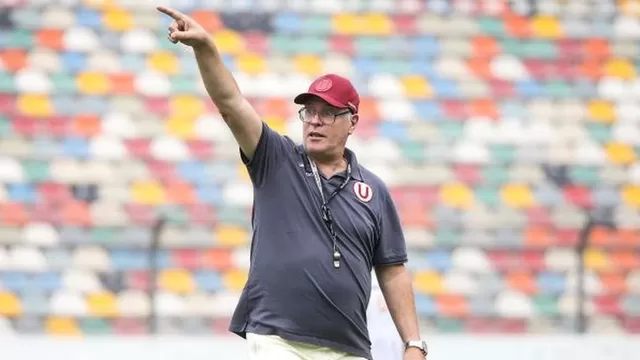 El entrenador charrúa dejó la institución merengue tras perder el último clásico por goleada. | Foto: Universitario.