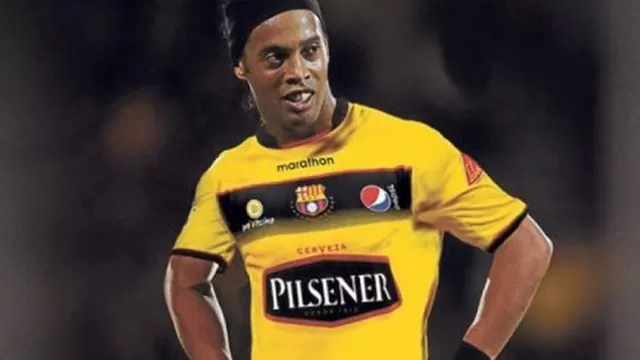 Universitario no se &#39;tirará al suelo&#39; para que Ronaldinho se ponga camiseta