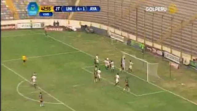 Universitario: Patrick Zubzuck debutó en arco crema y recibió gol olímpico