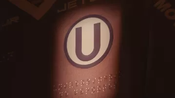 Universitario presentó extraordinaria camiseta en honor a hinchas con discapacidad visual