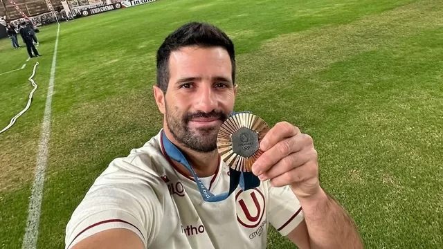 Stefano Peschiera recibió todo el cariño de la hinchada del club del cual es fanático desde niño. | Video: Universitario