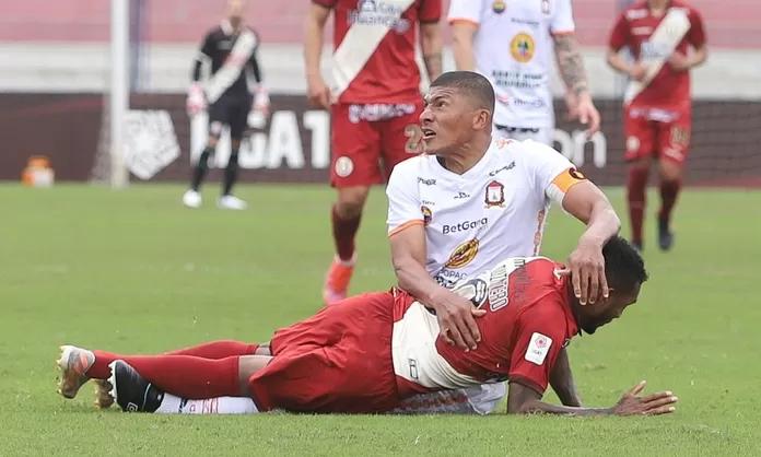 Universitario Y Ayacucho Fc Empataron 1 1 Por La Fecha 6 De La Fase 2