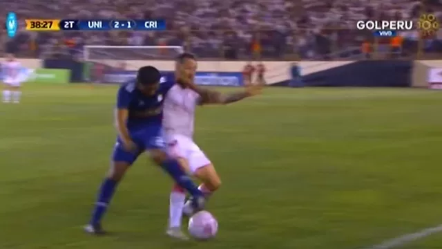 Madrid impact&amp;oacute; con el codo a Lavandeira, pero no fue expulsado | Video: Gol Per&amp;uacute;