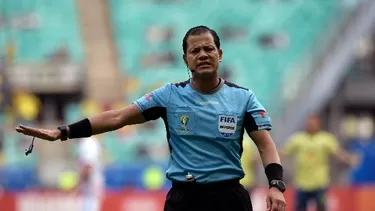 Víctor Hugo Carrillo dirigirá el Universitario vs. Real Garcilaso | Foto: AFP.